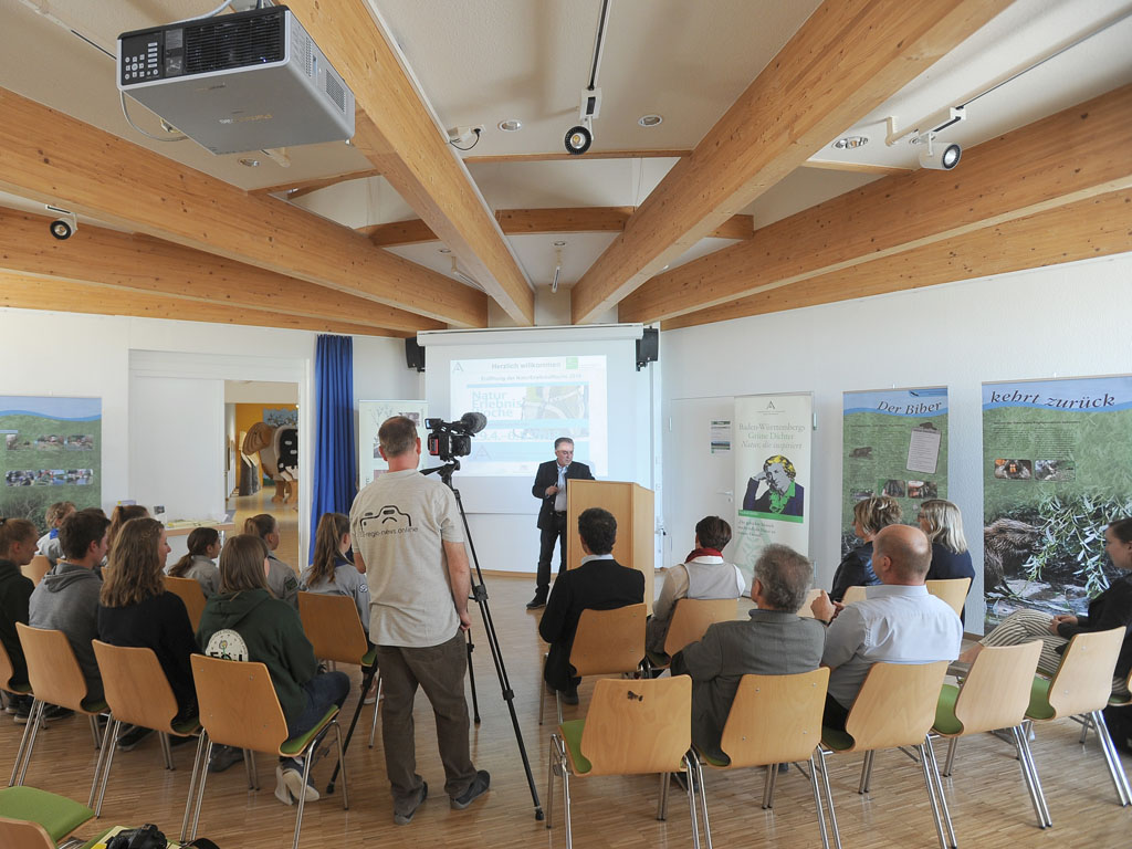 C.-P. Hutter bei der Eröffnungsveranstaltung im Naturschutzzentrum Schopflocher Alb